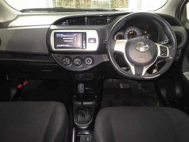 TOYOTA VITZ 2016
