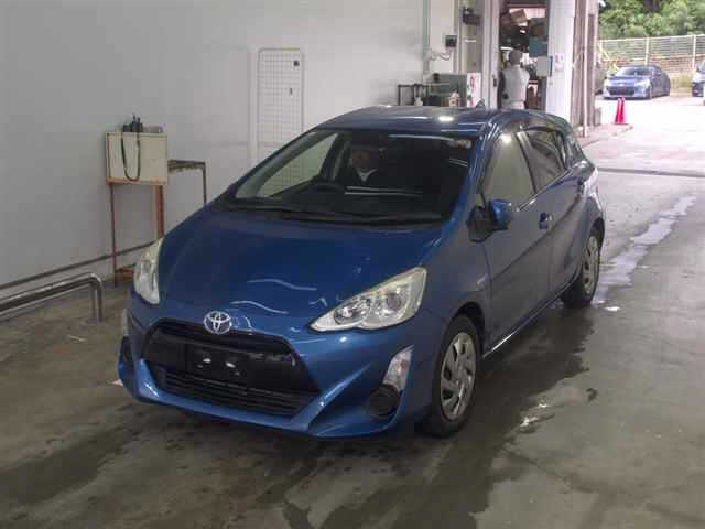 TOYOTA AQUA 2015