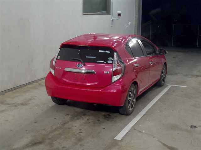 TOYOTA AQUA 2015