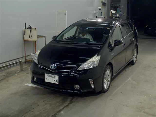 TOYOTA PRIUS ALPHA 2012