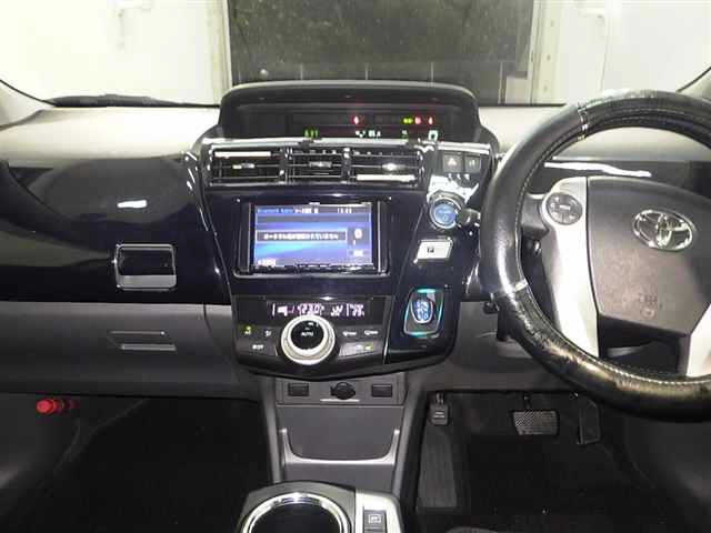 TOYOTA PRIUS ALPHA 2014