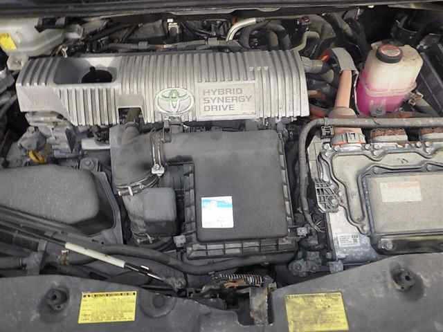 TOYOTA PRIUS ALPHA 2014