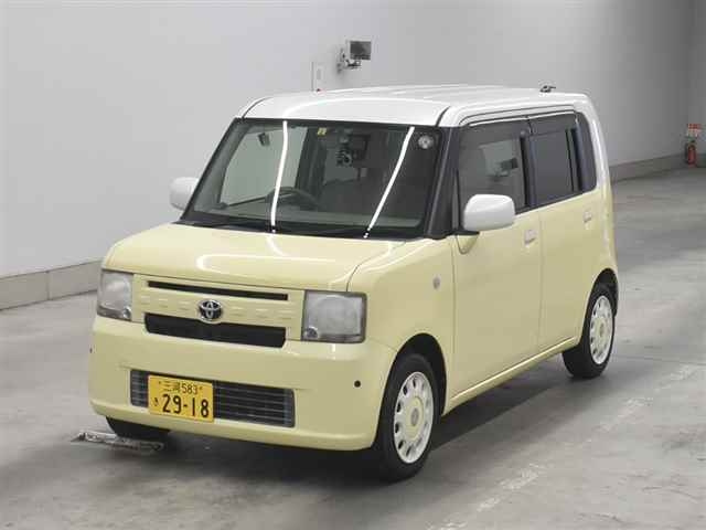 TOYOTA PIXIS SPACE 2016
