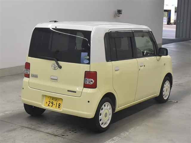 TOYOTA PIXIS SPACE 2016