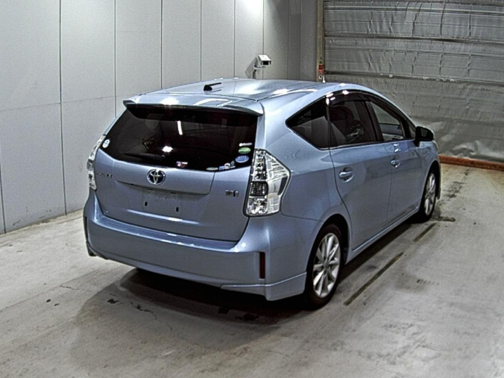 TOYOTA PRIUS ALPHA 2013