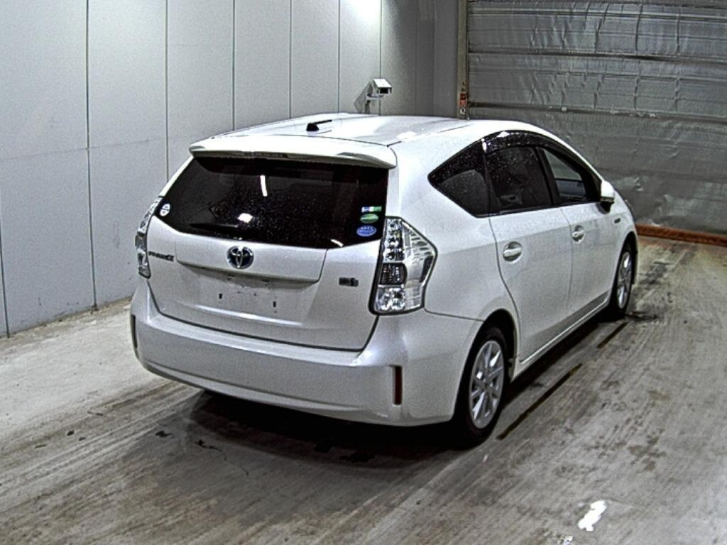 TOYOTA PRIUS ALPHA 2013