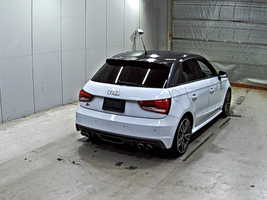 AUDI S1 2015