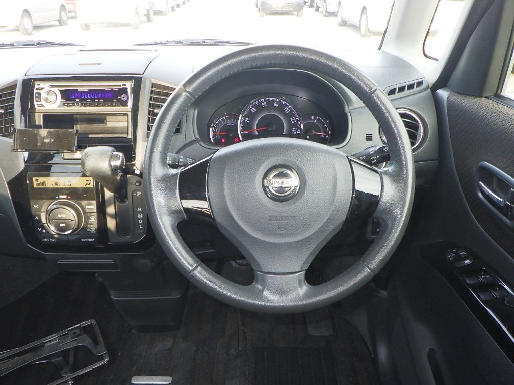 NISSAN ROOX 2011