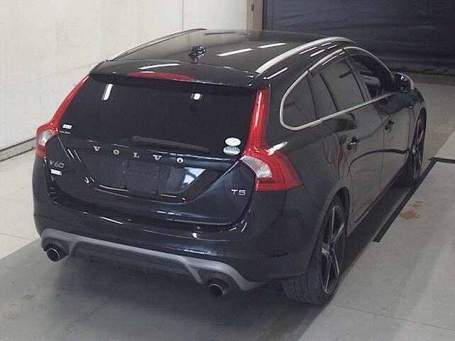 VOLVO V60 2015