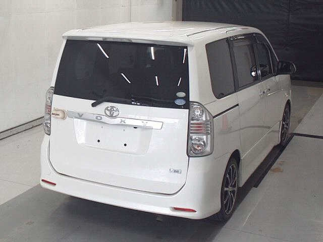 TOYOTA VOXY 2010