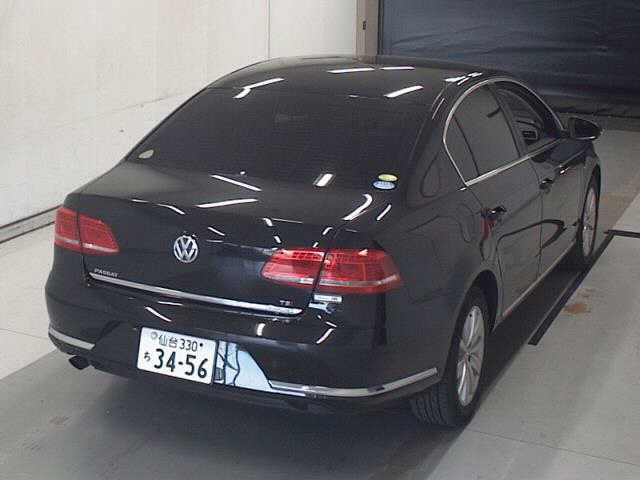 VOLKSWAGEN PASSAT 2011