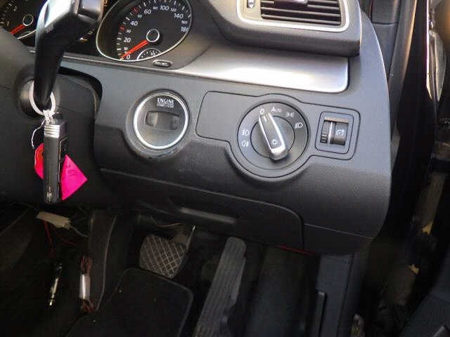 VOLKSWAGEN PASSAT 2011