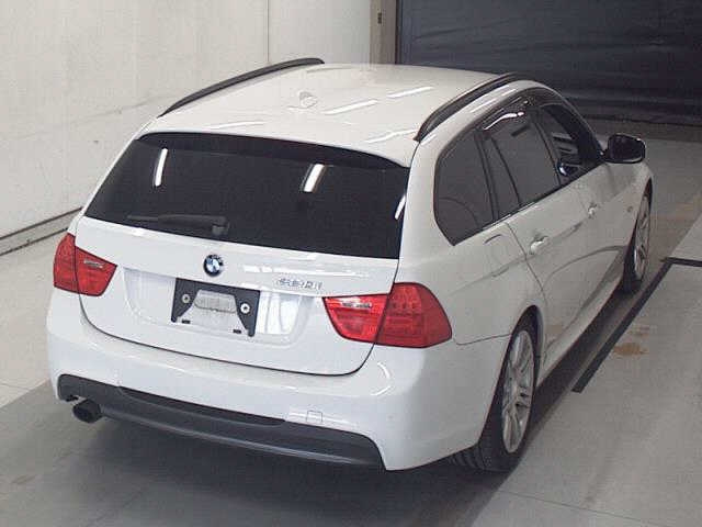 BMW 3 SERIES 2011