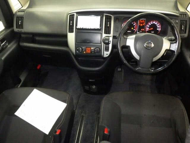 NISSAN SERENA 2009