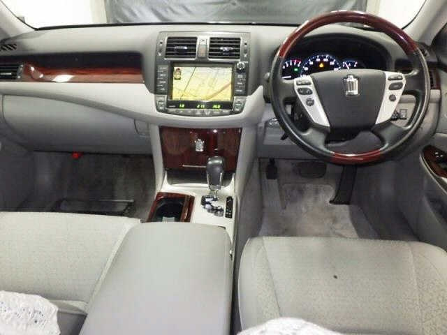 TOYOTA CROWN 2010