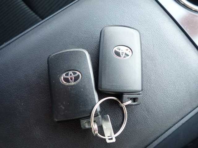 TOYOTA PRIUS ALPHA 2017