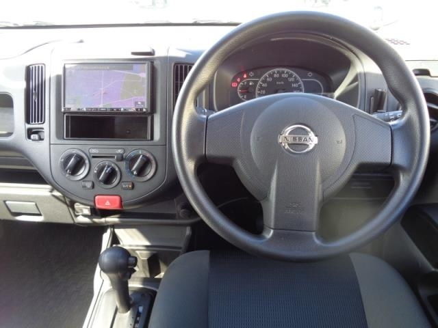 NISSAN AD 2019