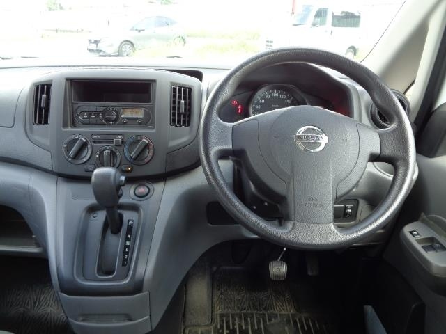 NISSAN NV200 2019