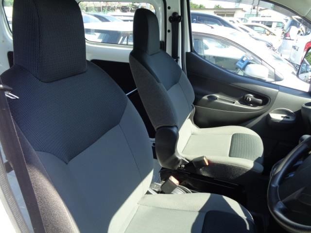 NISSAN NV200 2019