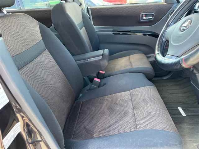 NISSAN ROOX 2011