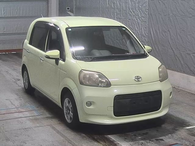 TOYOTA PORTE 2013