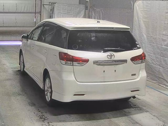 TOYOTA WISH 2010
