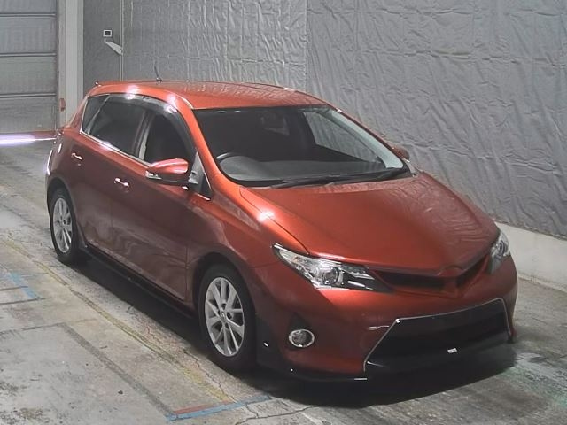 TOYOTA AURIS 2012