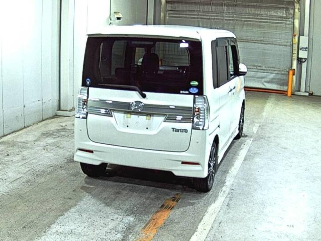 DAIHATSU TANTO 2015