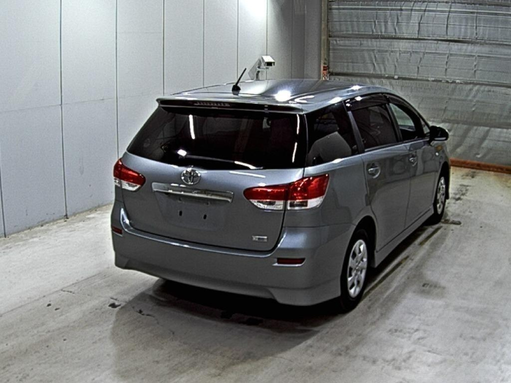 TOYOTA WISH 2011