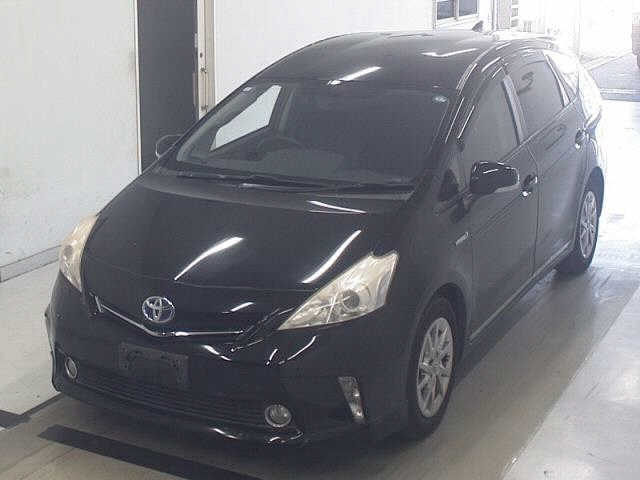 TOYOTA PRIUS ALPHA 2013