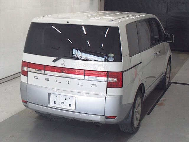 MITSUBISHI DELICA D5 2015