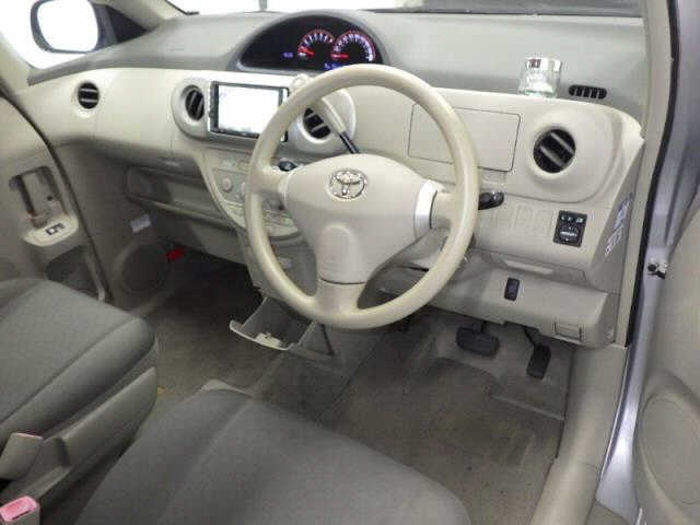 TOYOTA PORTE 2011