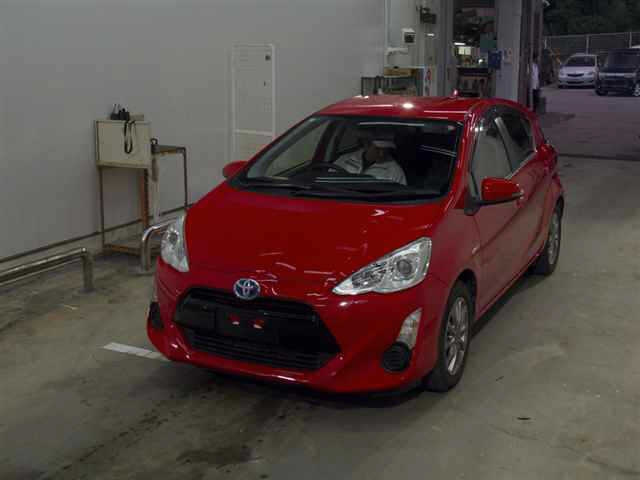 TOYOTA AQUA 2016