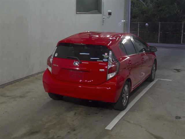TOYOTA AQUA 2016