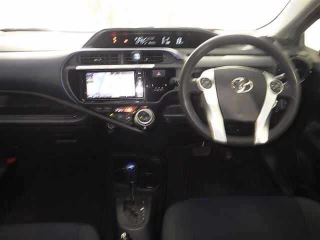 TOYOTA AQUA 2016