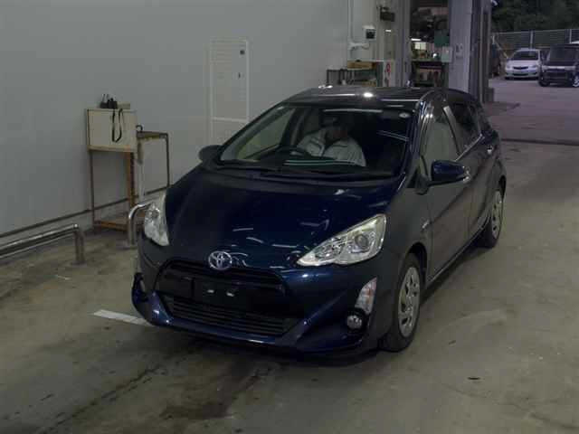 TOYOTA AQUA 2016