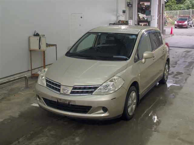 NISSAN TIIDA 2011
