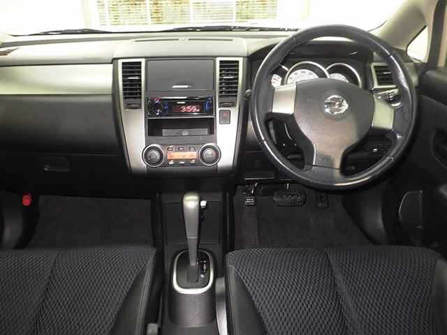 NISSAN TIIDA 2011