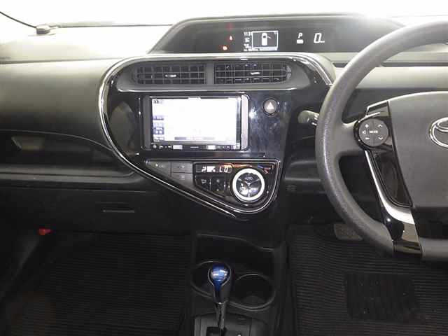 TOYOTA AQUA 2017