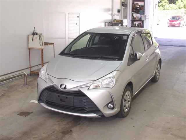 TOYOTA VITZ 2017