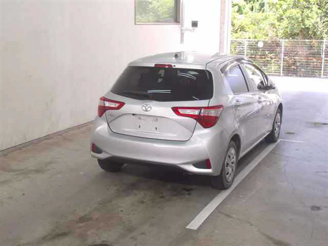 TOYOTA VITZ 2017