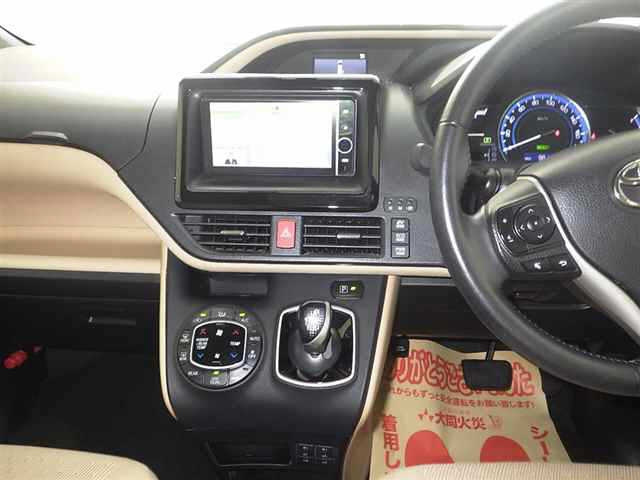 TOYOTA NOAH 2014