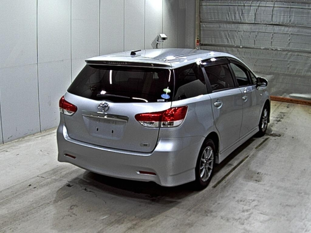 TOYOTA WISH 2010