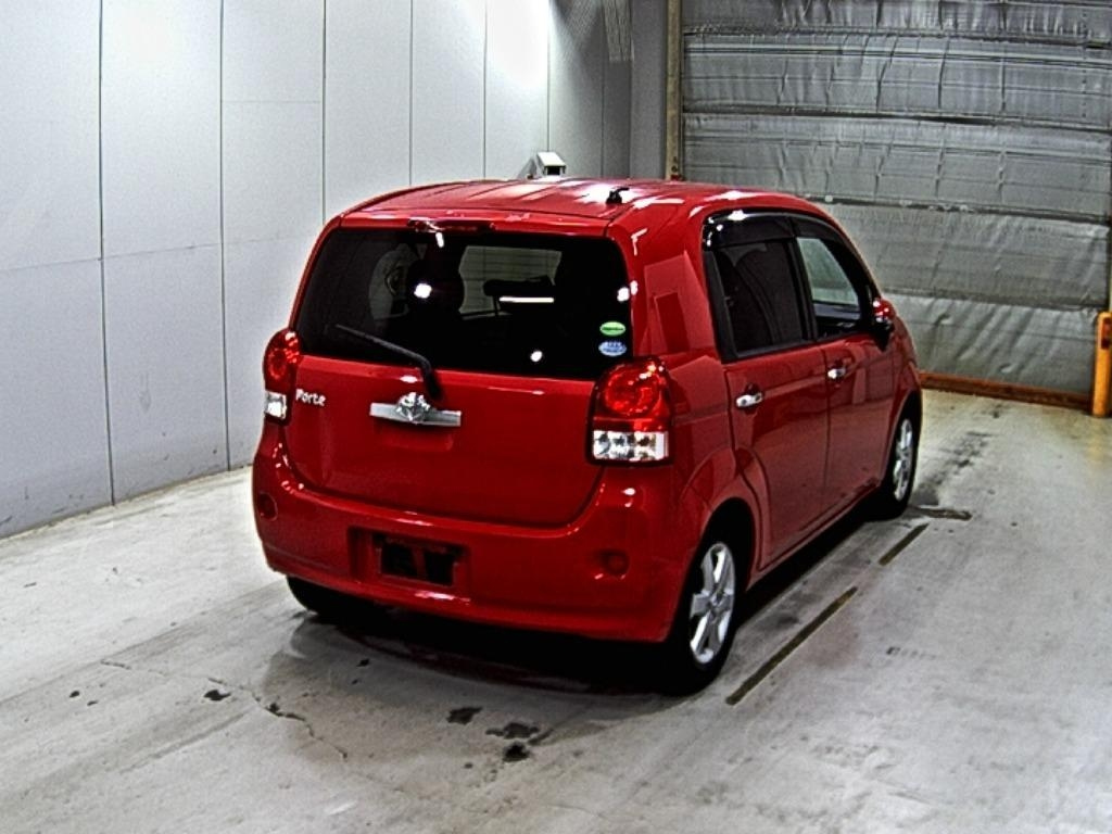 TOYOTA PORTE 2013