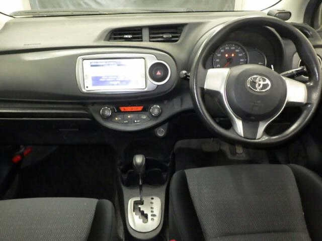 TOYOTA VITZ 2014