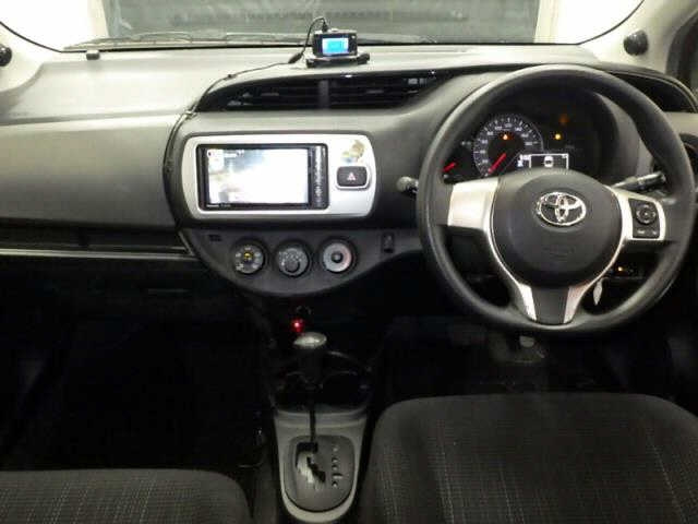 TOYOTA VITZ 2015