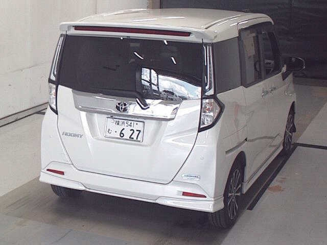 TOYOTA ROOMY 2022