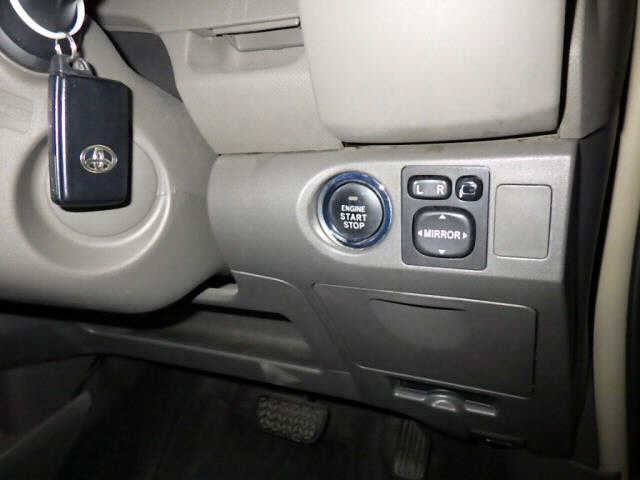 TOYOTA VITZ 2009