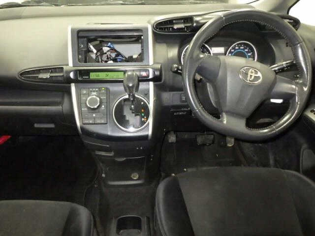 TOYOTA WISH 2010