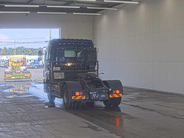 ISUZU GIGA 2015